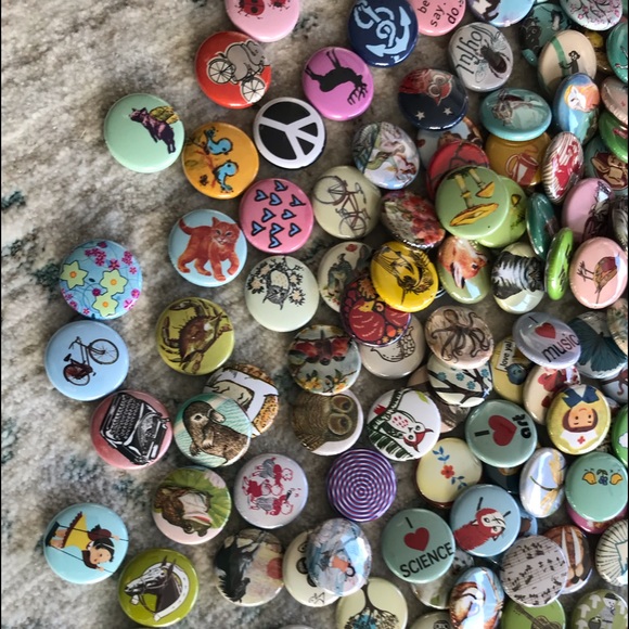 The Button Girl 200 new  pins - Picture 3 of 6
